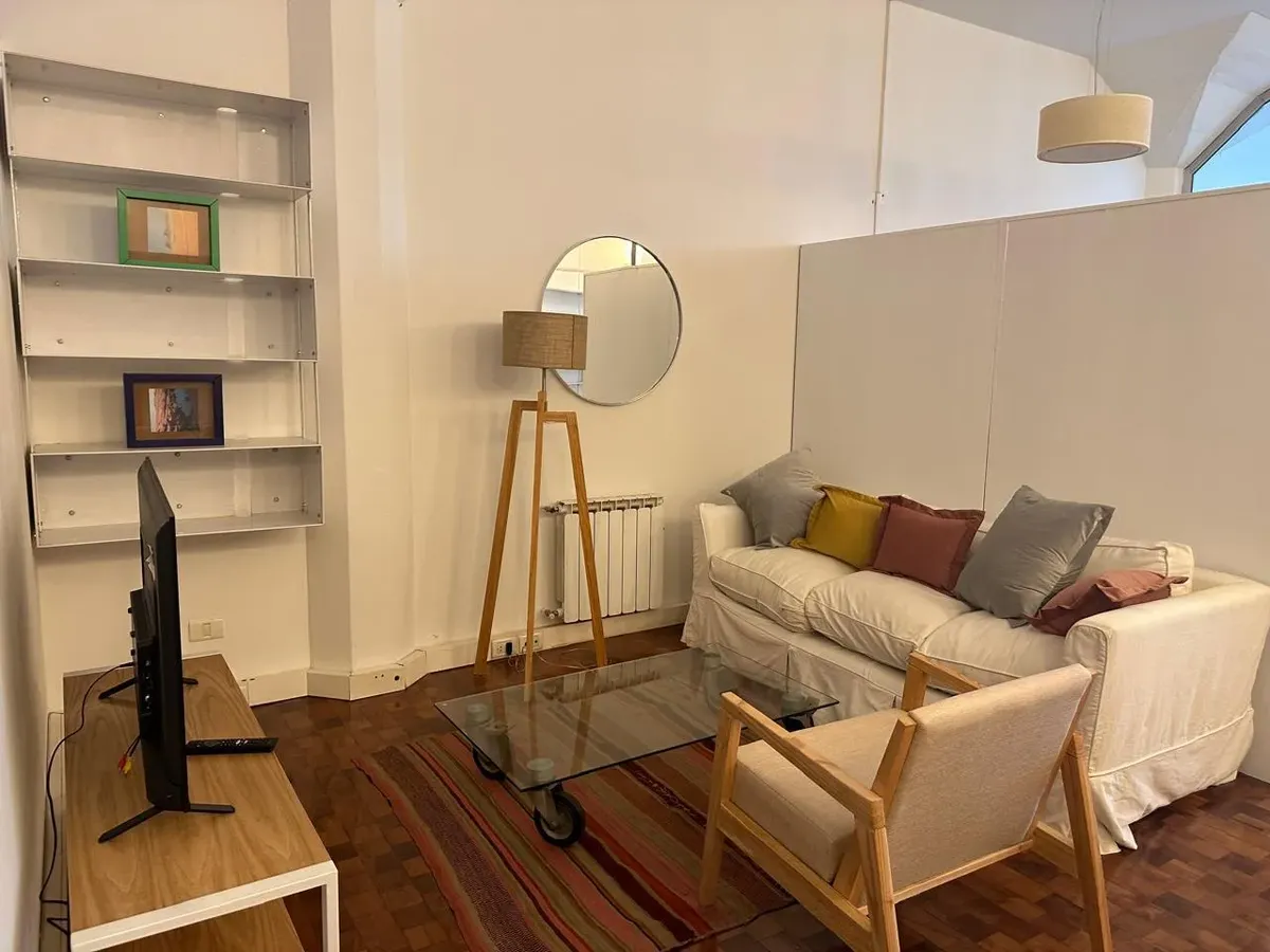 Loft mobiliado com piscina e jardim
