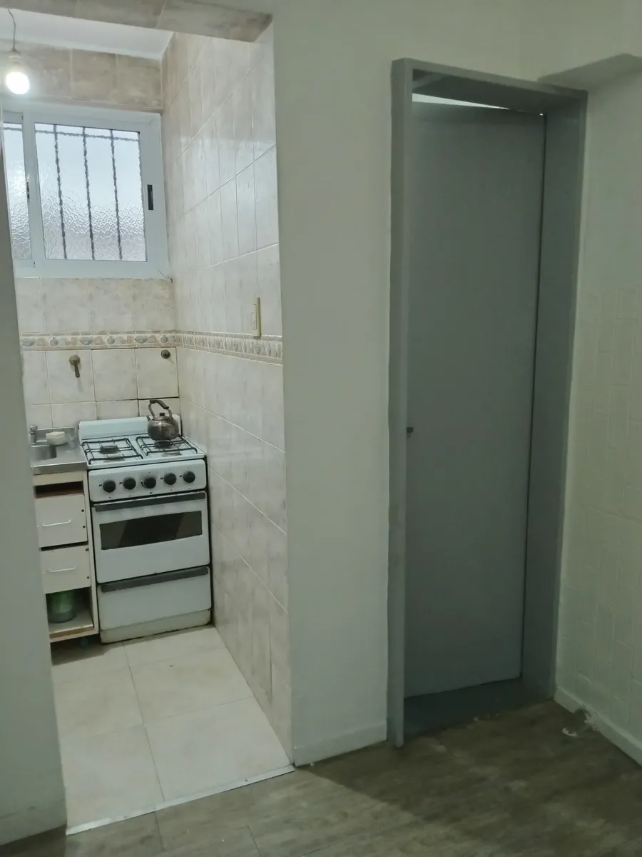 Studio com mezanino e terraço comum