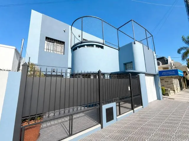 Casa En Alquiler Ramos Mejía. Uso Profesional