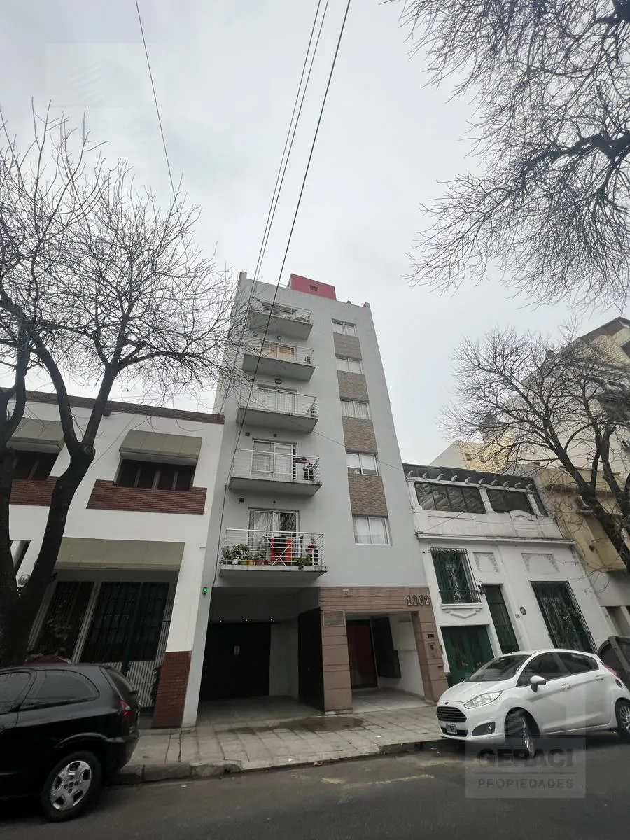 Amplio Semipiso De 2 Ambientes Con Cochera En Boedo