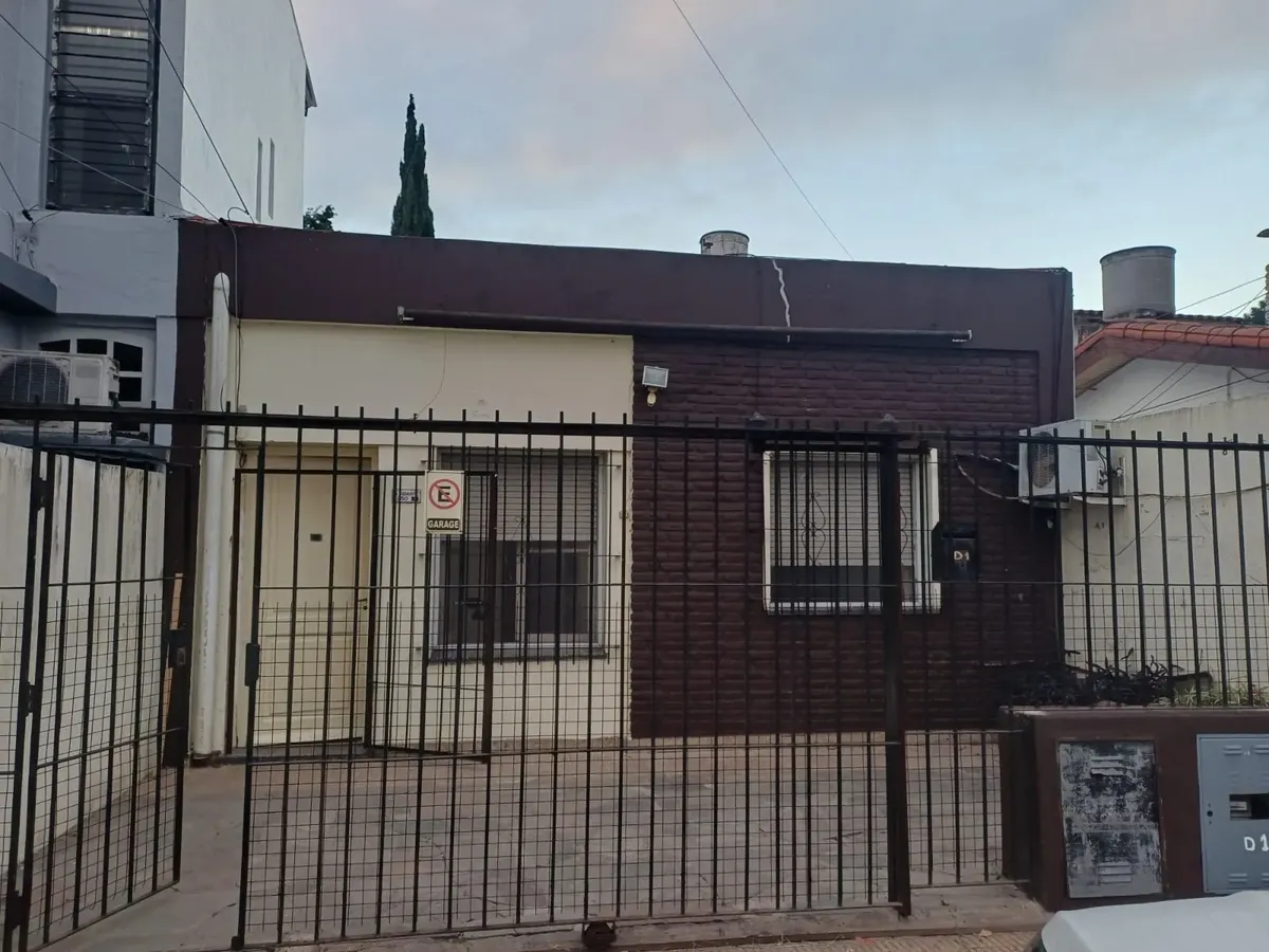 Patio, 2 dormitorios, cochera