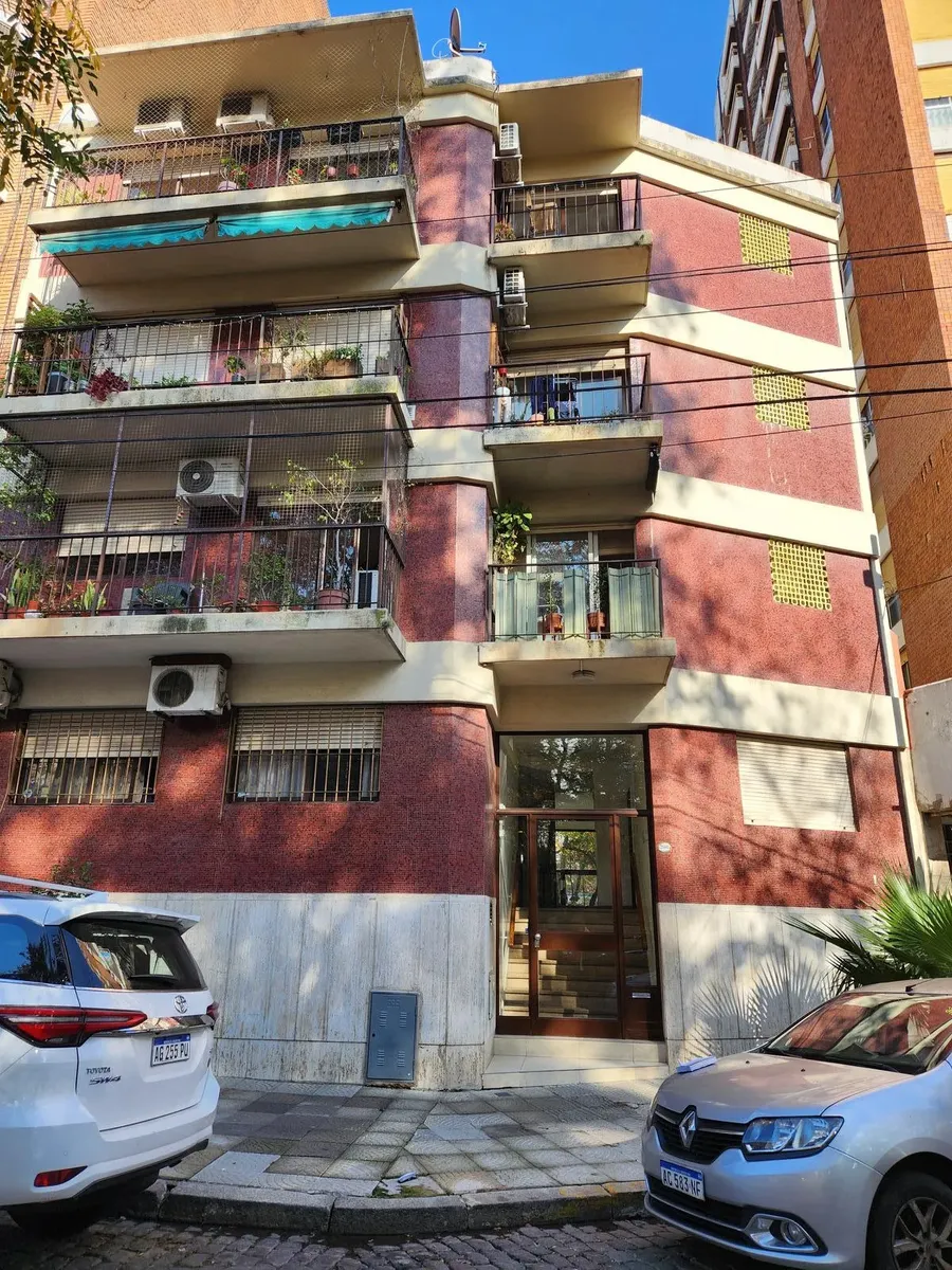 Departamento De 2 Ambientes, 1er Piso Por Escalera Lavadero Independiente