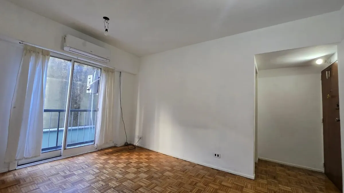 Departamento De 2 Ambientes. Lateral. Villa Urquiza
