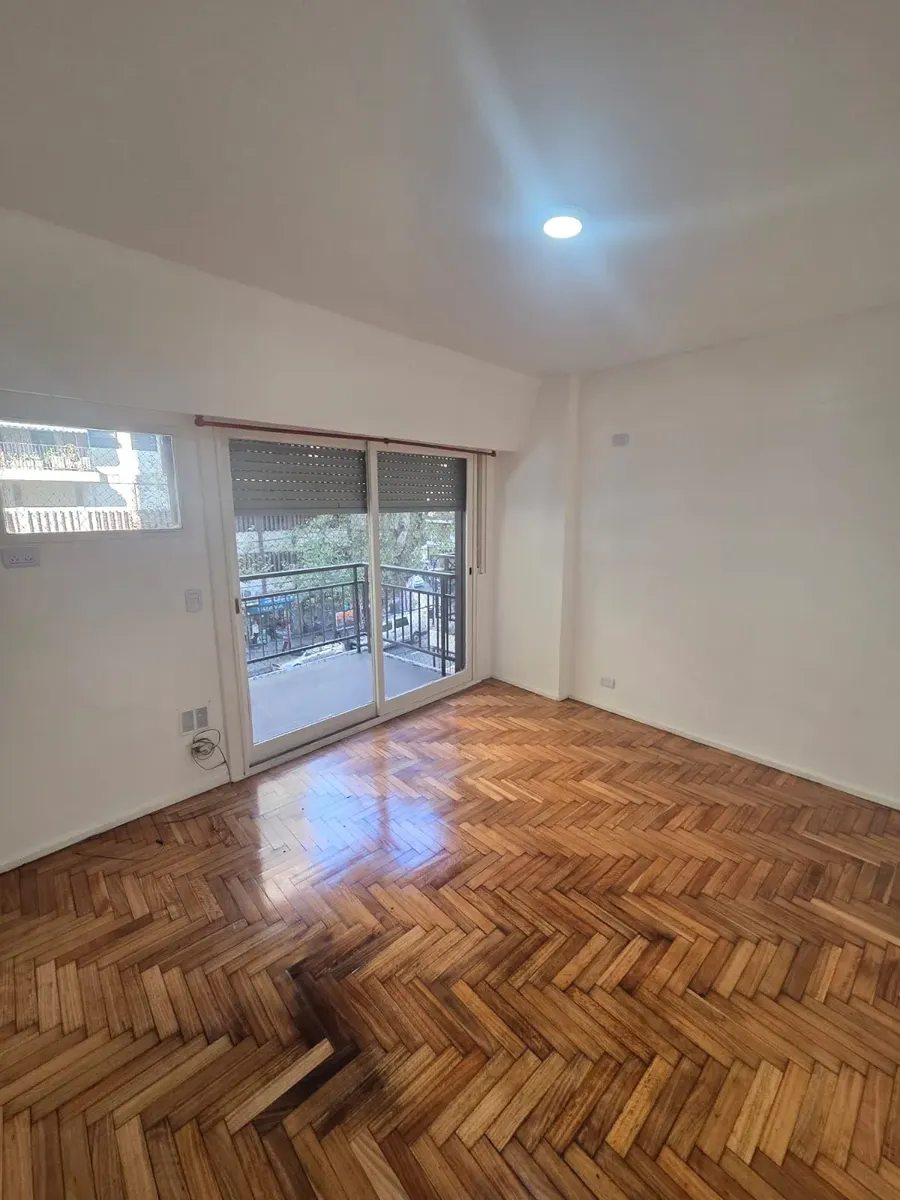 Alquiler Temporario - 2 Ambientes Sin Muebles Con Balcón - Pueyrredón Y Santa Fe - Recoleta