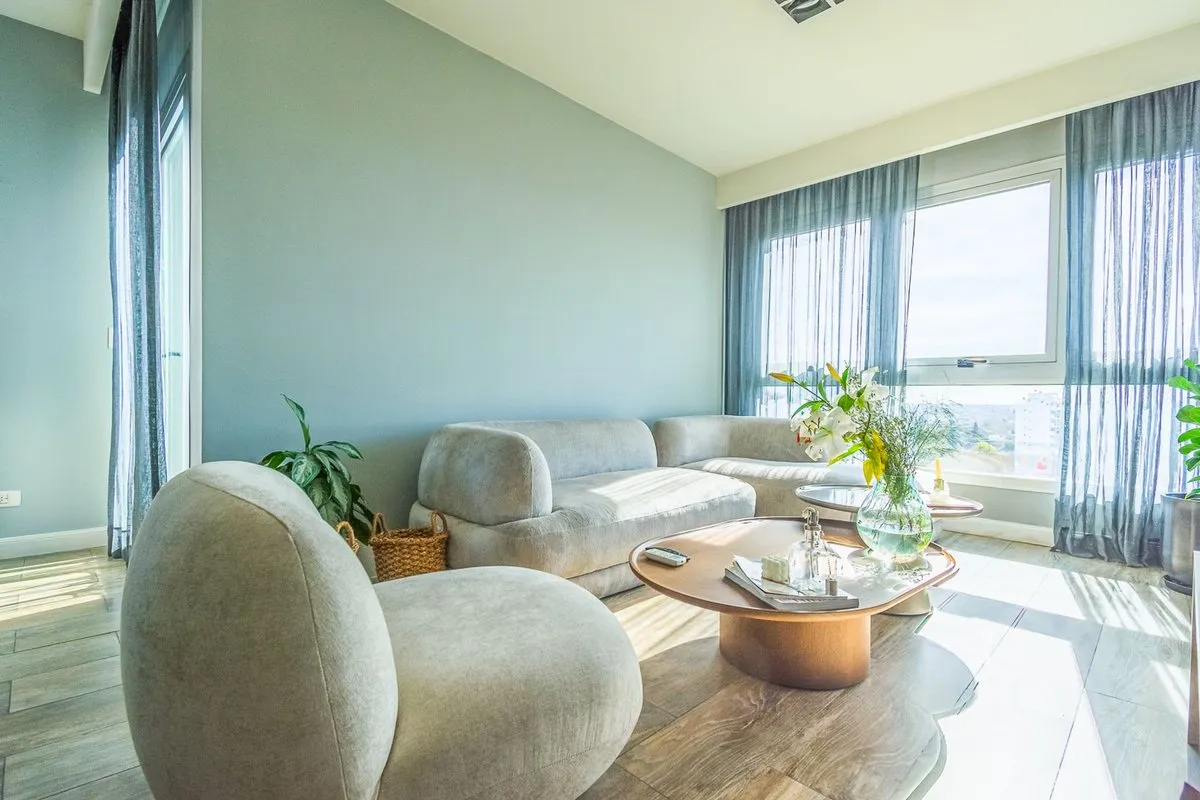 17th floor, 2 suites, north balcony