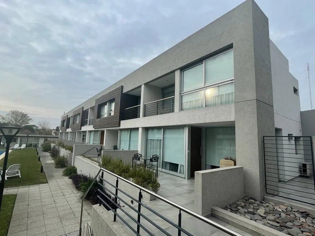 Listing: 3 bedrooms, Ituzaingó