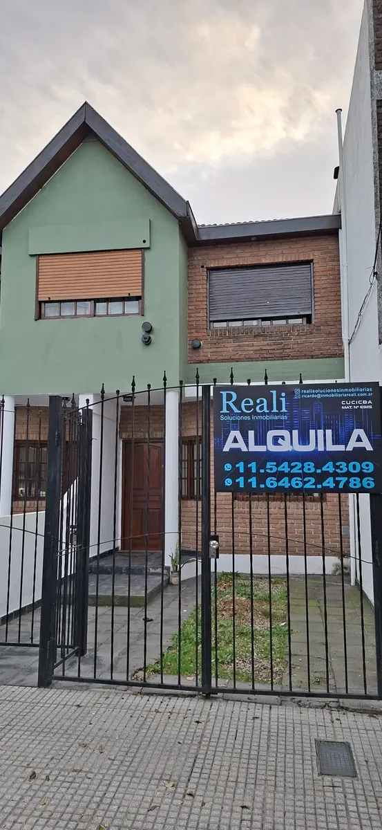 Duplex com jardim e churrasqueira