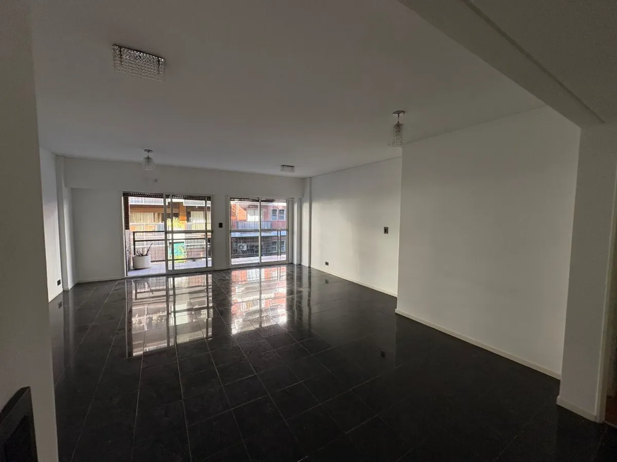 3 quartos com garagem e porteiro, Recoleta
