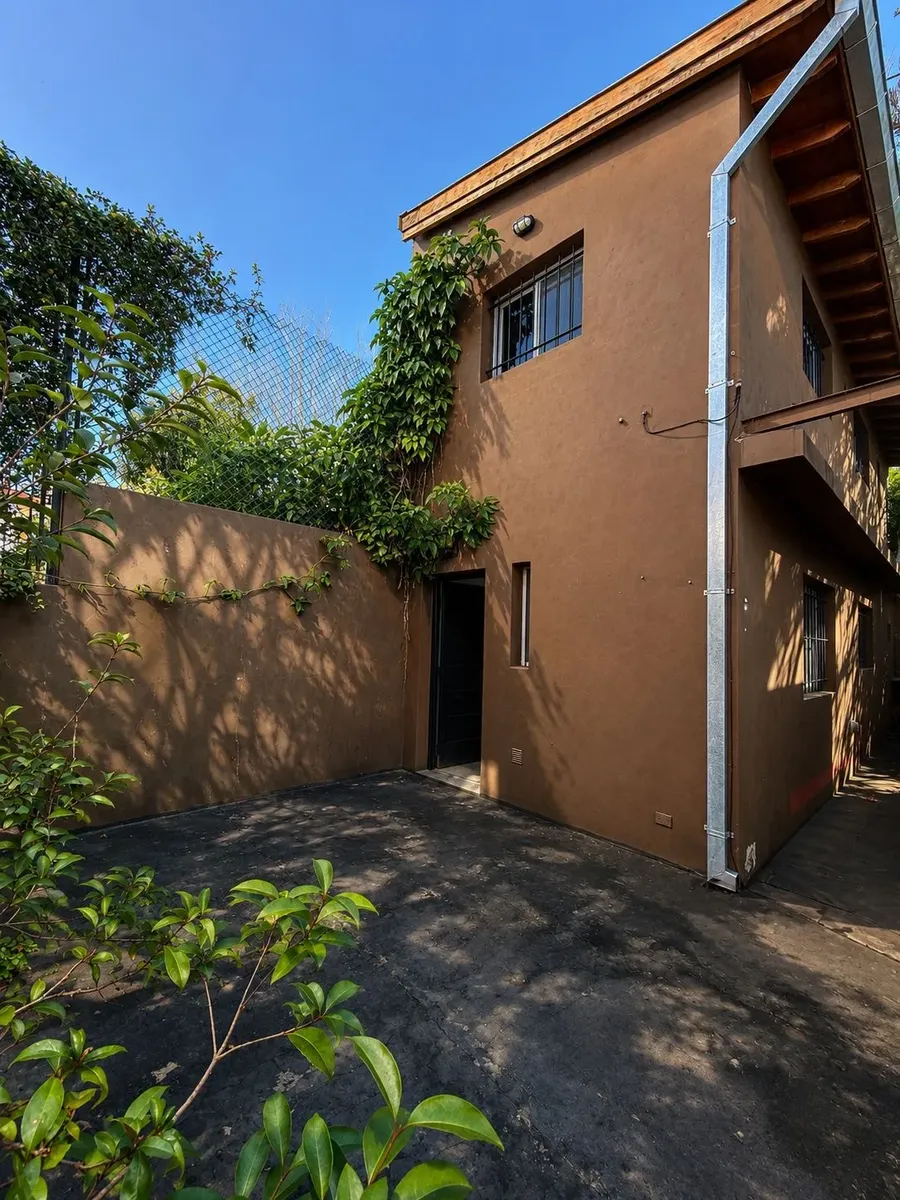 Casa Ph Al Fondo, 2 Plantas, Luminosa. Muy Linda Zona De Villa Adelina. Se Aceptan Mascotas. A 150m De Fondo De La Legua, A 200m De Parana Y A 700m De Av De Mayo