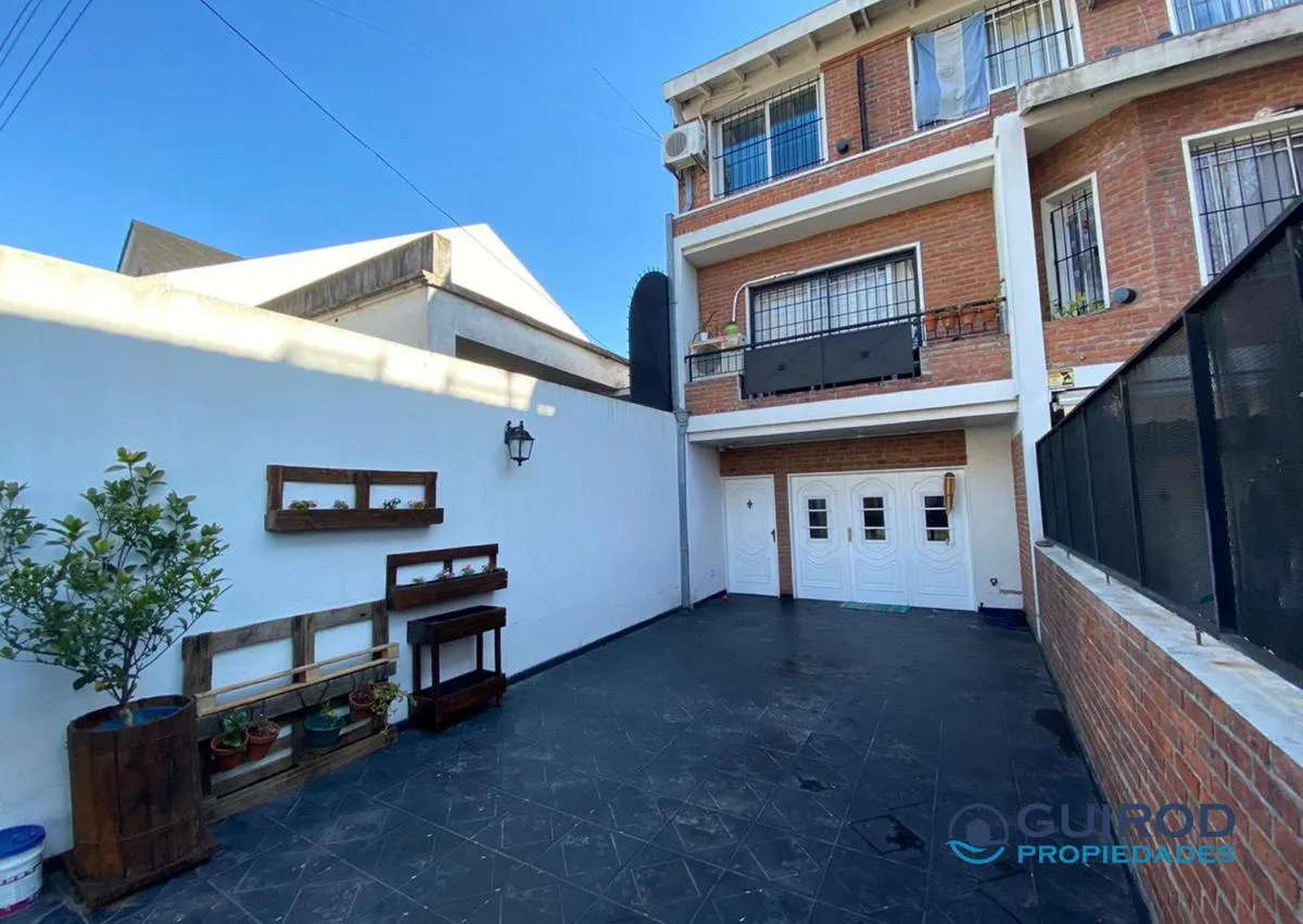 Alquiler Casa 4 Ambientes, Playroom, Terraza Y Cochera Impecable Estado