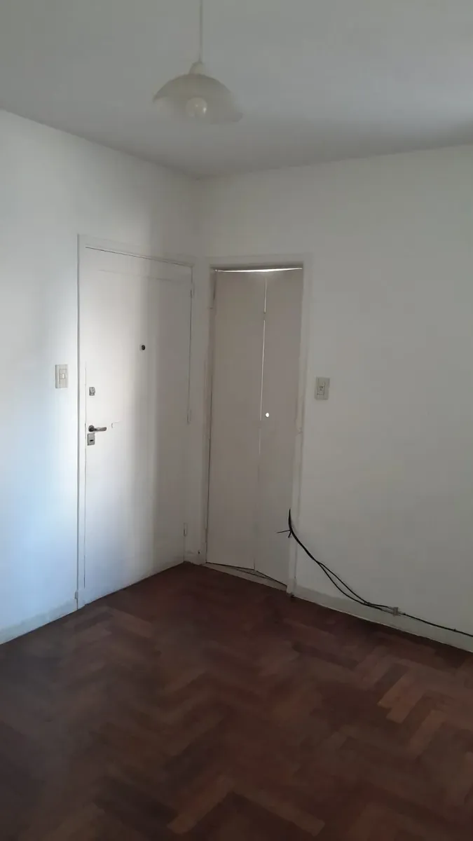 Depto De 2 Ambientes, Muy Luminoso, A 1 Cuadra Del Hospital Italiano