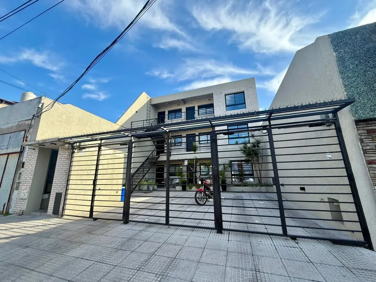 Excelente Departamento De Dos Ambientes Y Medio En Alquiler En San Justo