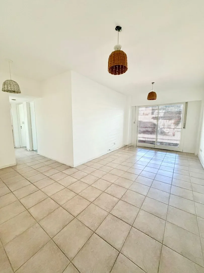 Departamento 4 Ambientes Con Patio En Alquiler En Caseros, Tres De Febrero, G.b.a. Zona Oeste
