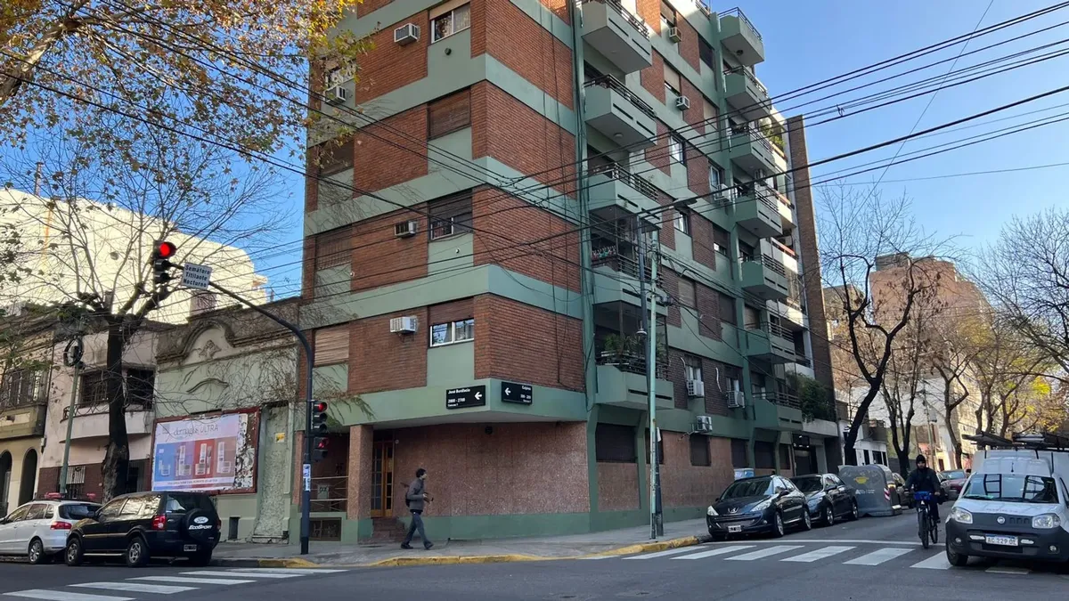 Listing: 2 bedrooms, Flores