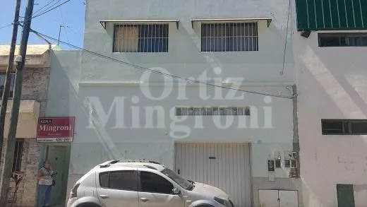 2 ambientes con patio y A/C
