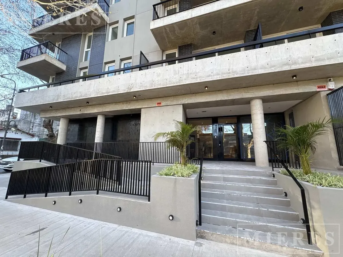 L-shaped balcony and terrace grill