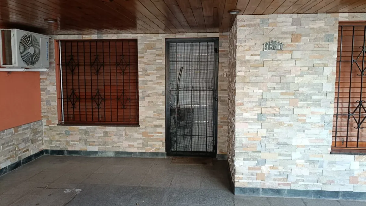 Casa 3 ambientes con garaje