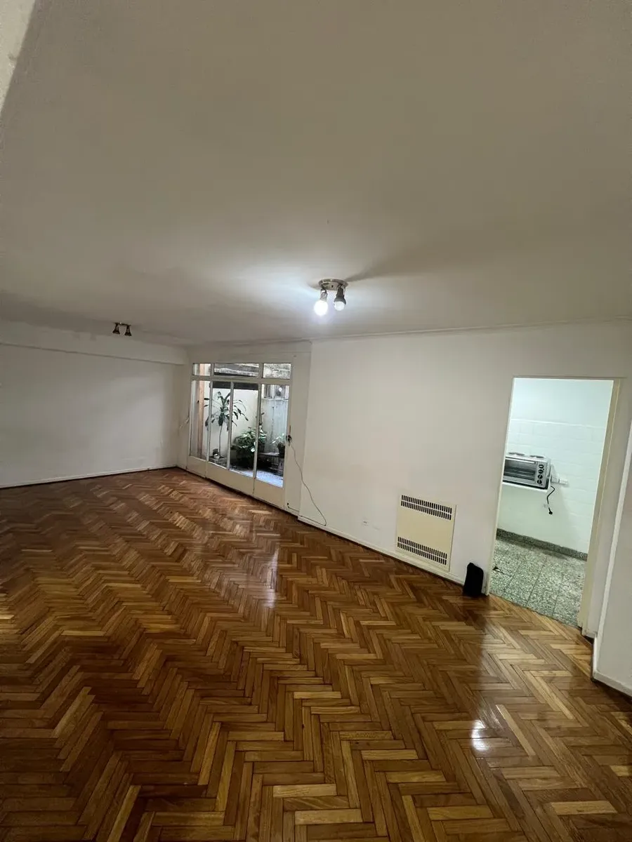 Alquiler Departmento De 1 Ambiente Con Cocina Separada Y Patio Interno En Caballito. Sin Expensas