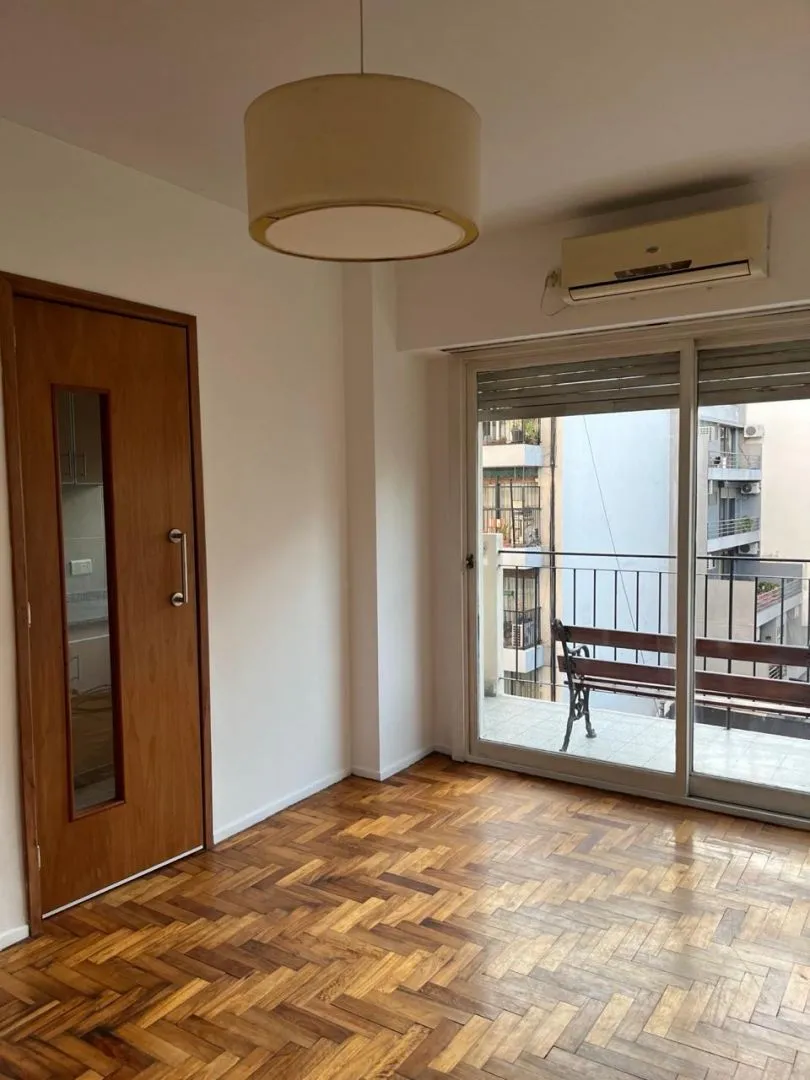 2 ambientes con balcón y AA