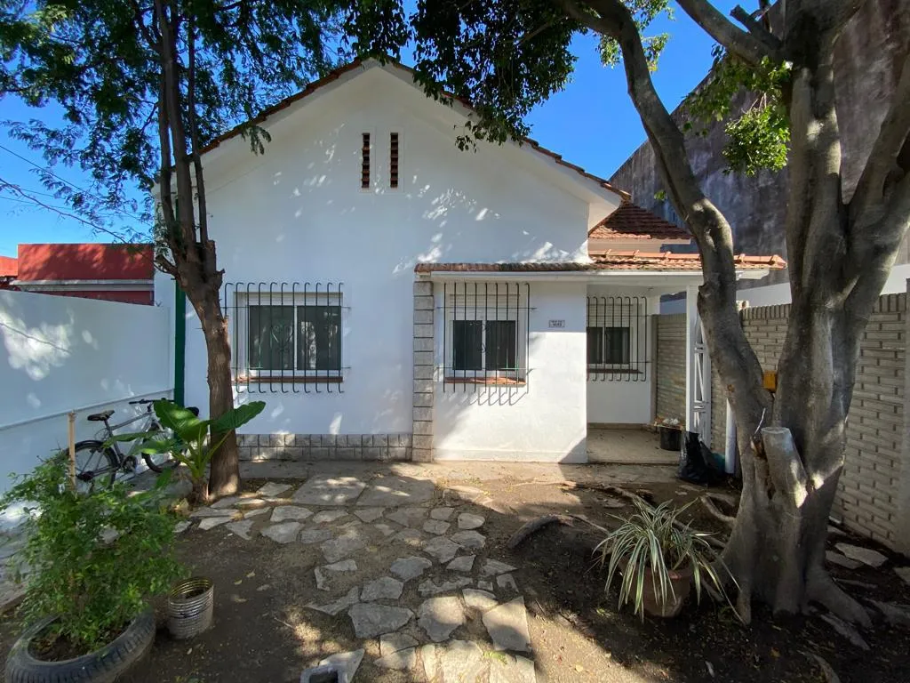 Casa 3 dormitorios con jardín