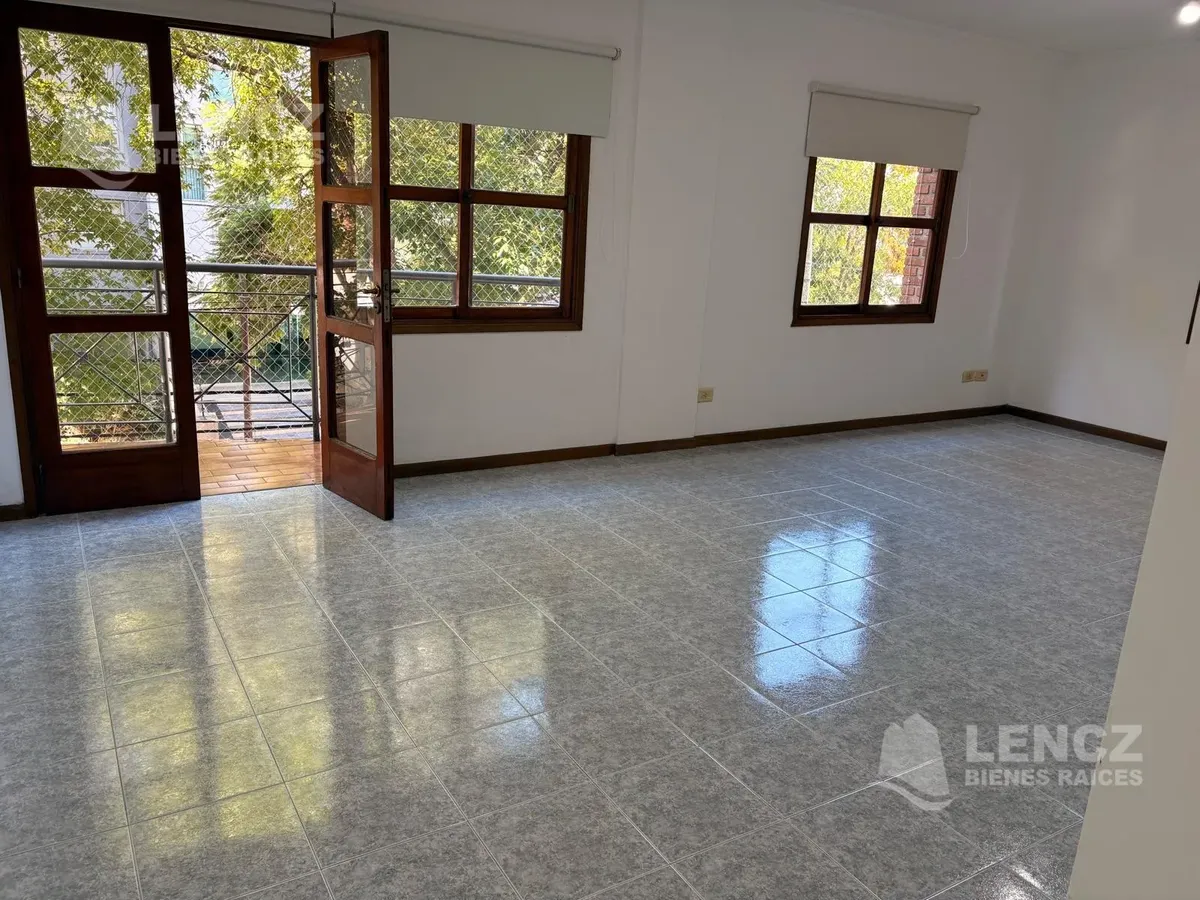 3 ambientes con balcón y piscina