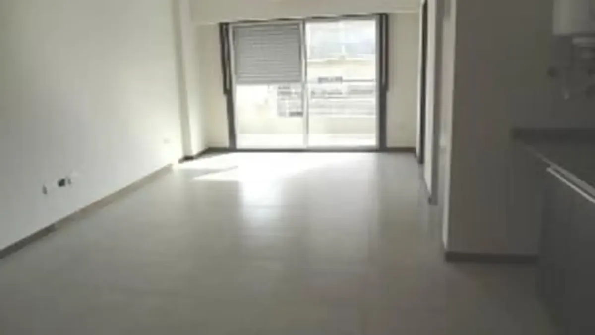 Departamento De 1 Ambiente Al Frente Con Balcón, A Metros De