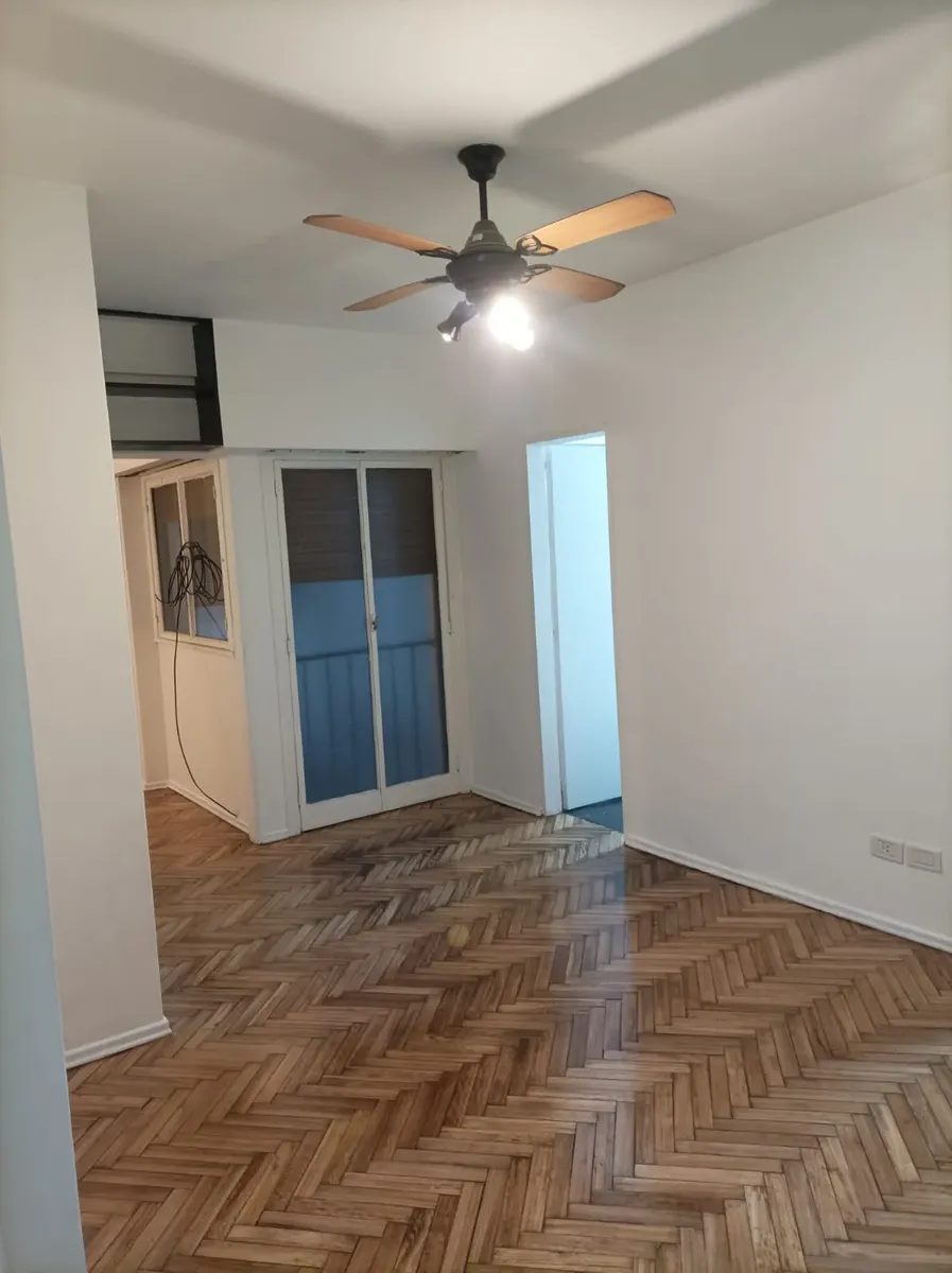 Hermoso Dos Ambientes En El Corazon Del Barrio De Caballito. Listo Para Mudarse, Excelente Estado