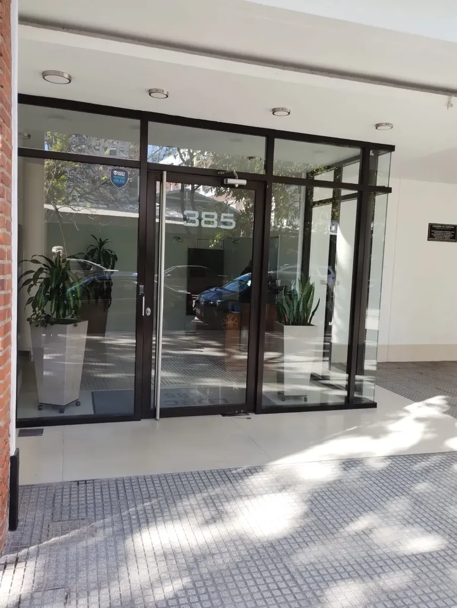 2 ambientes con balcón al este