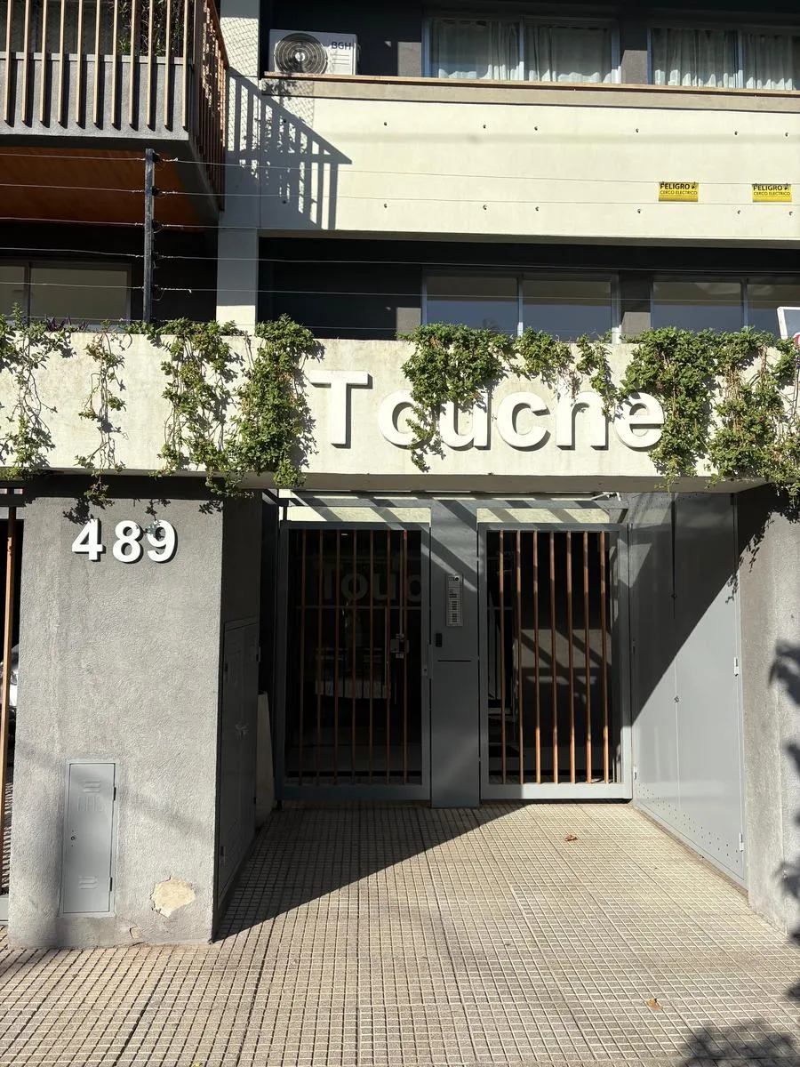 2 ambientes con balcón y cochera