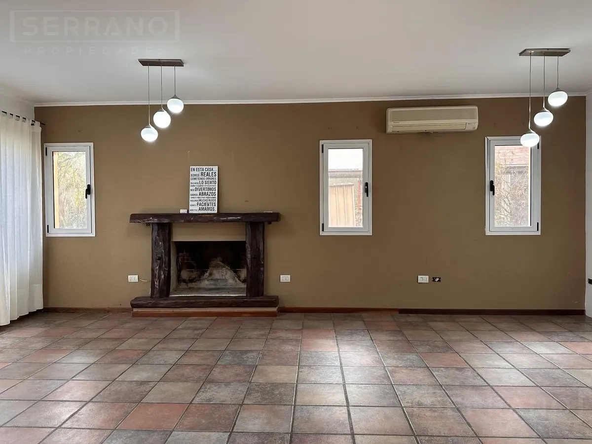 Casa En Alquiler Anual De 7 Amb. Con Pileta En San Isidro Labrador, Villanueva