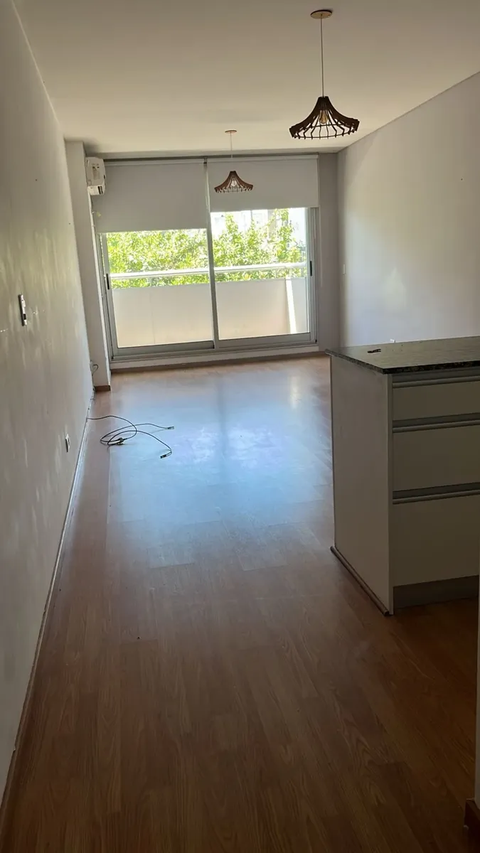 Studio no 5º andar com varanda e terraço