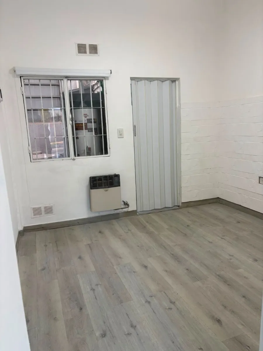 Departamento Tipo Ph 2 Ambientes Chico Al Frente A Una Cuadra De Av Mitre Y Dos De Las Flores (( Sin Expensas . Wifi Gratis . ))