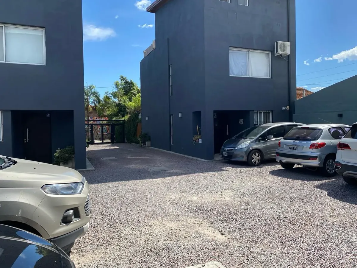 Excelente Triplex Con Pileta En Complejo Cerrado