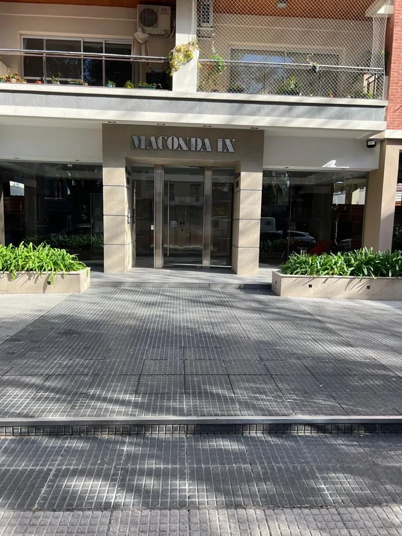 4to piso con balcón y cochera