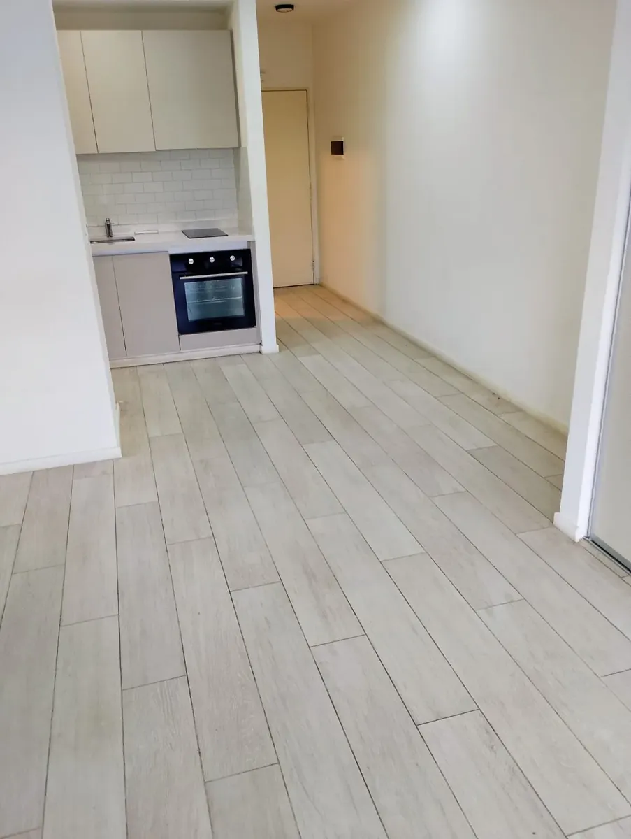 Monoambiente piso 9 con balcón