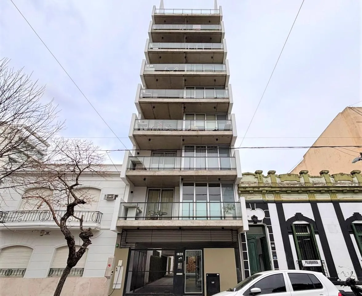 Departamento En Alquiler De 1 Dormitorio, Con Balcónterraza. La Plata