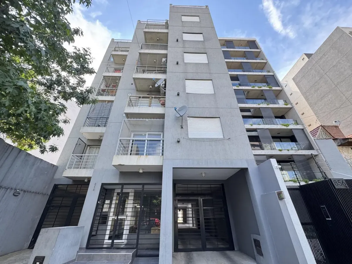 2 ambientes con balcón