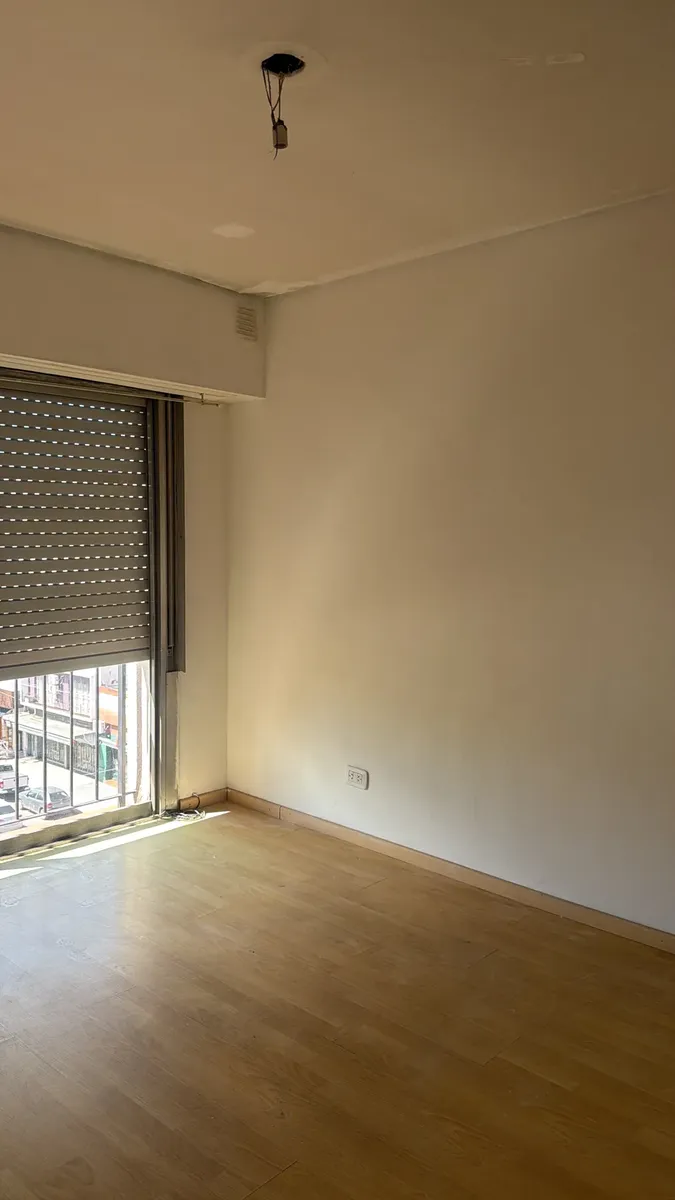 4th floor north near Subte D