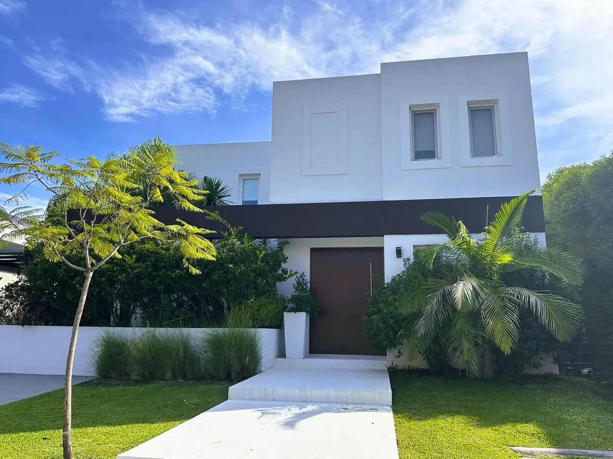 Alquiler | Casa Con 5 Dormitorios En Lote A La Laguna | Los Alisos, Nordelta