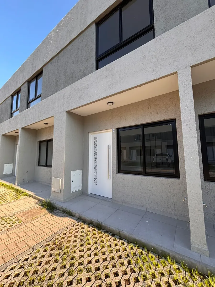 Duplex Tres Ambientes En Alquiler Con Espacio Guardacoche-san Miguel