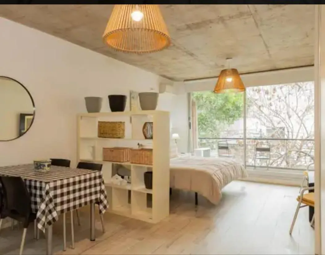 Studio with balcony, Monserrat