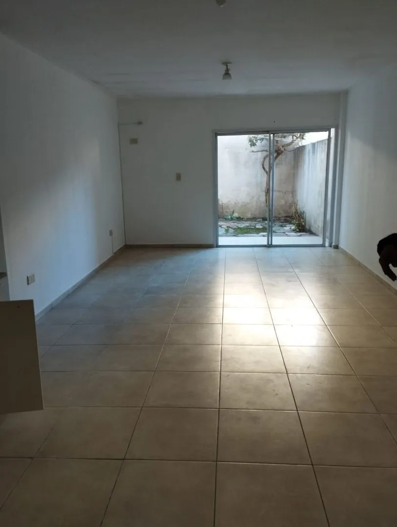 Studio with patio in Morón