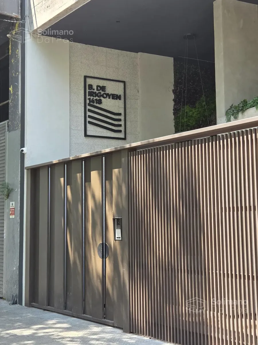 Listing: Studio, Constitución
