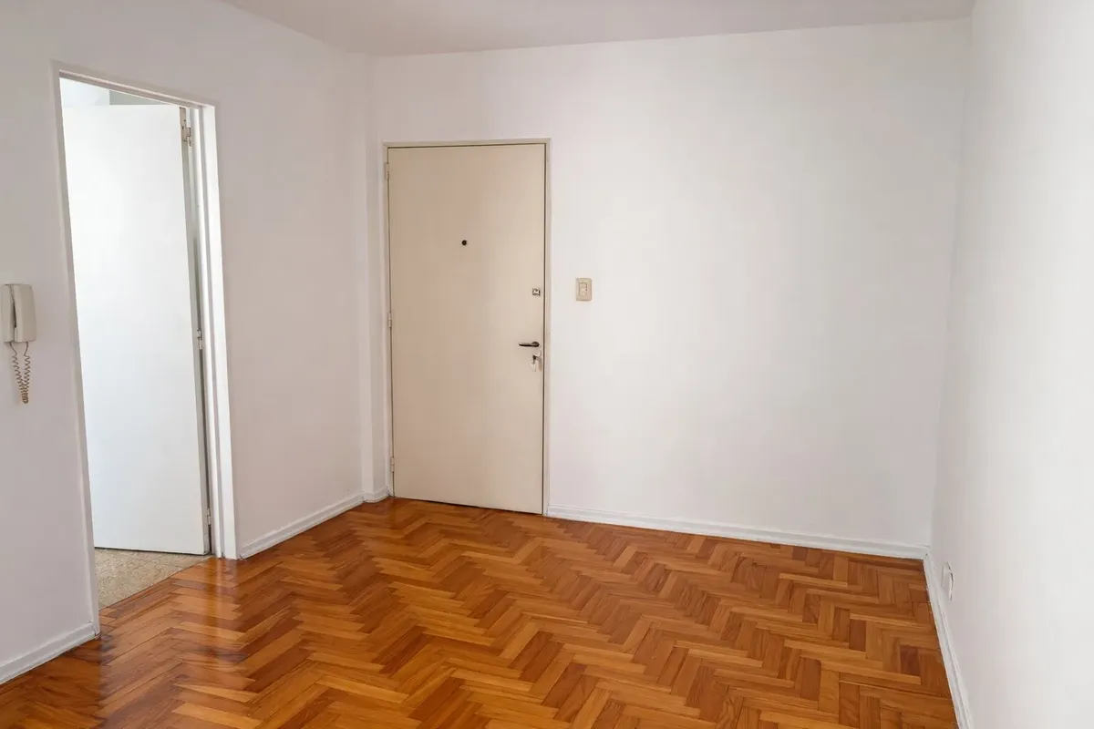 Departamento con balcón francés