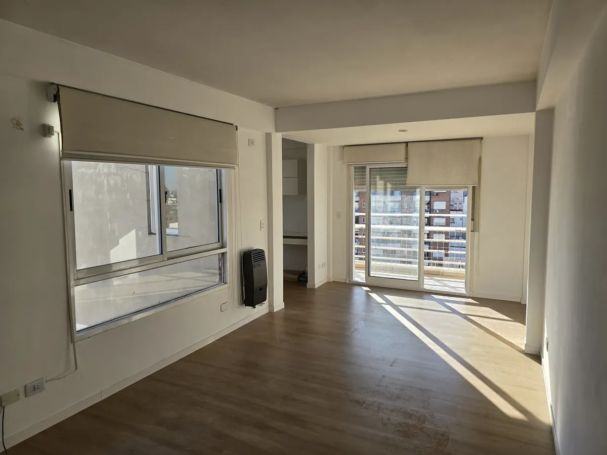 Estudio piso 12 con balcón