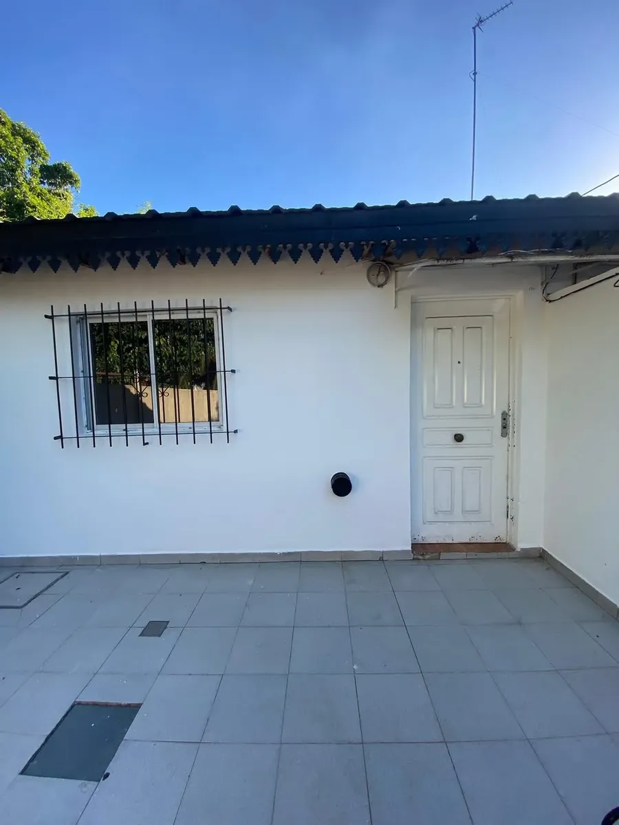 2 ambientes con patio interno
