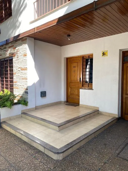 Casa En Alquiler En Bernal Centro