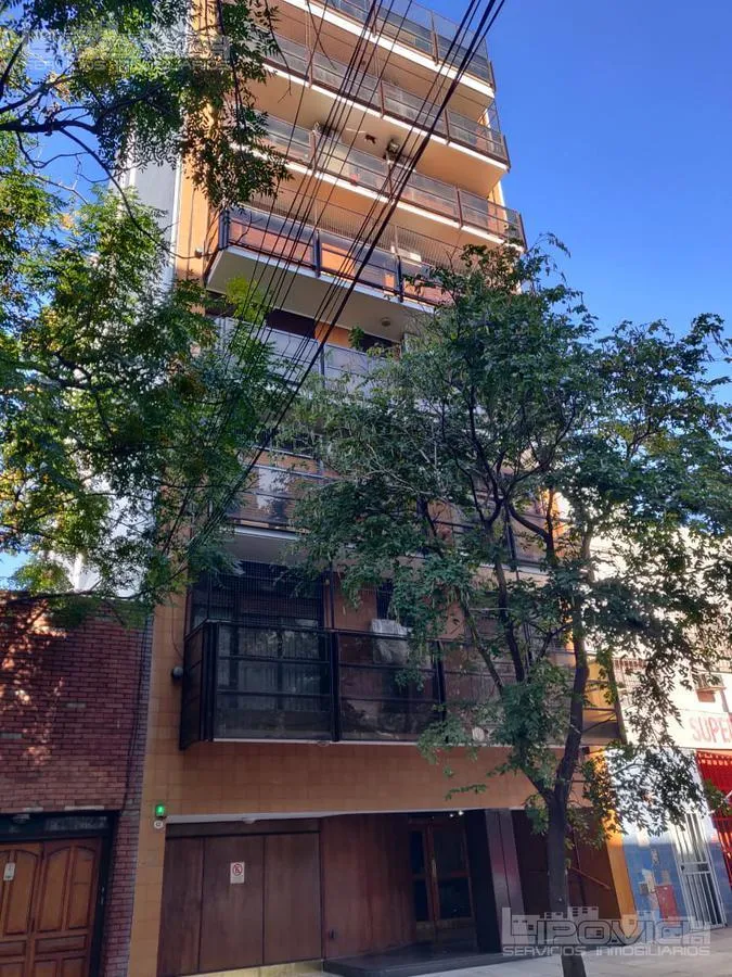 3 Ambientes Con Dependencia En Alquiler. Frente Con Balcón. Luminoso. Malabia Al 800 .villa Crespo