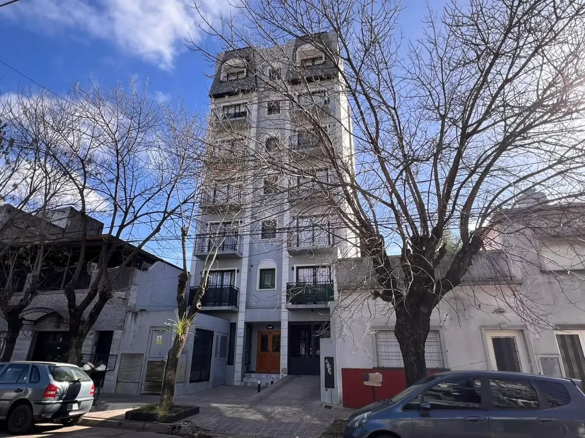 2nd-floor studio with balcony