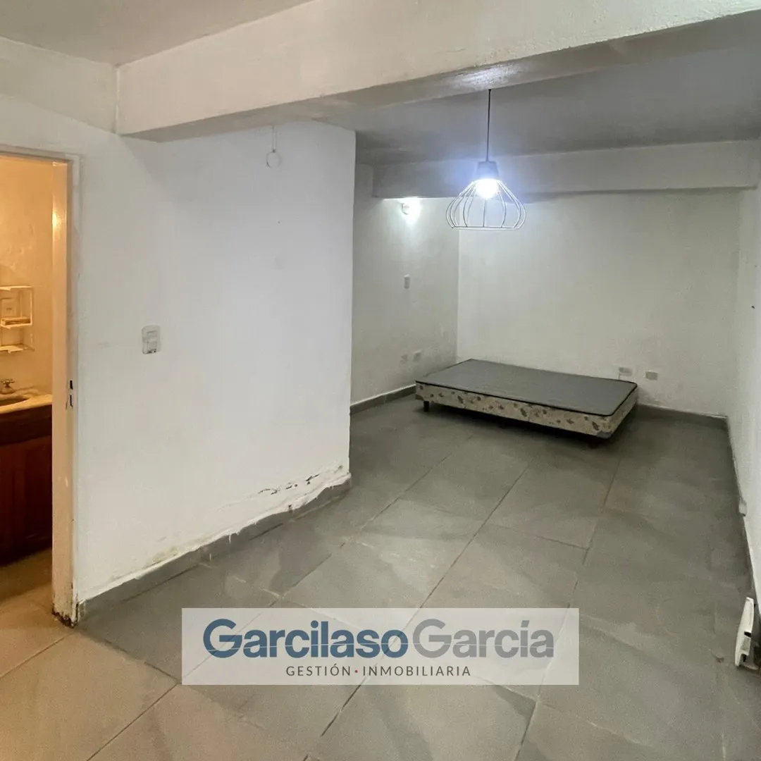 Monoambiente con patio y lavadero